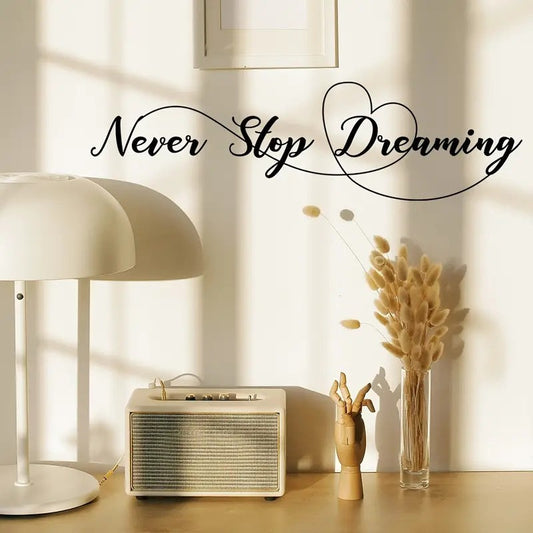 Never stop dreaming  - Motiverande text - 50x30cm - Inspirerande design - shopen
