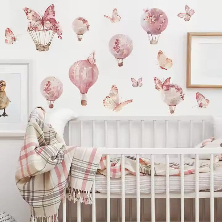 Luftballonger och fjärilar väggdekor - Lekfull design - Barnrumsdekor - Väggdekorshopen	
