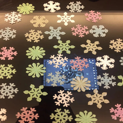 Självlysande snöflingor väggdekor - Vintrig design - Barnrumsdekor - Väggdekorshopen	