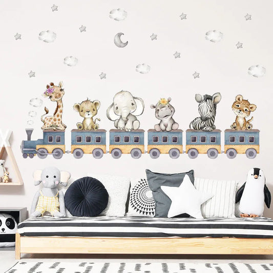 Babydjur åker tåg  - Lekfull design - Barnrumsdekor - shopen
